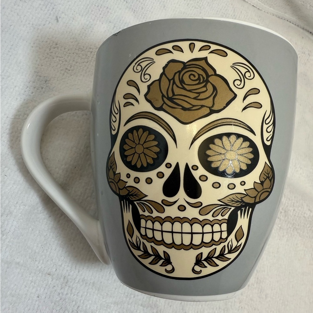 Eaton Fine Dining XL Mug Skulls Gold Gray White Day of the Dead